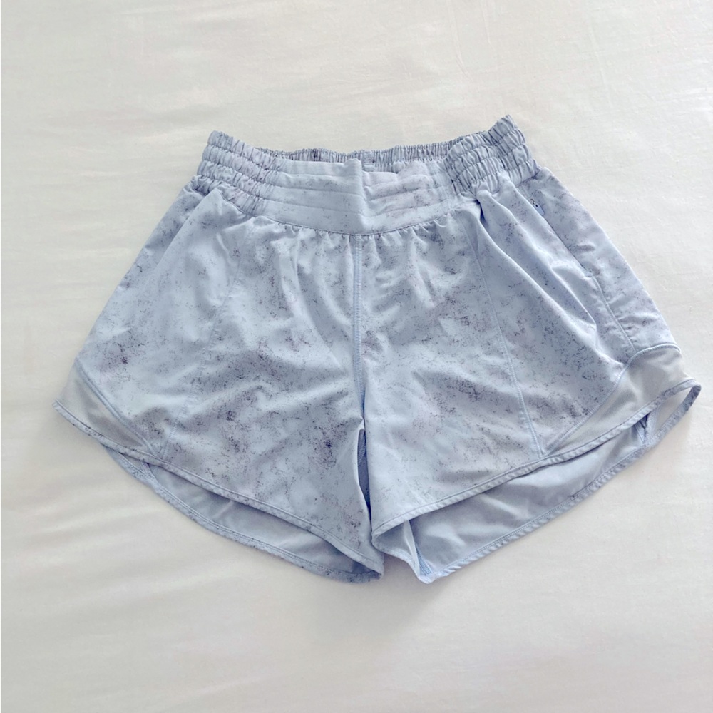 Lululemon hotty hot High rise lined shorts 4” size 6